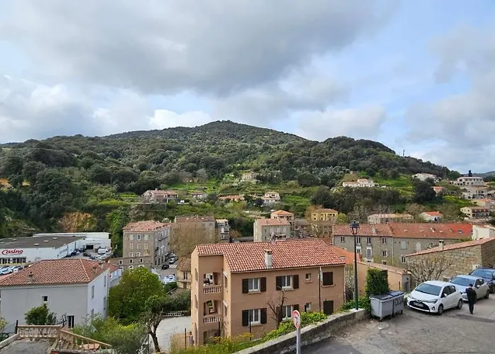 Bel & Ancien Appartement T3 Renove Dans Sartene